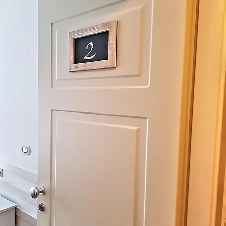 卡梅拉布罗纳斯塔兹翁客房旅馆 *